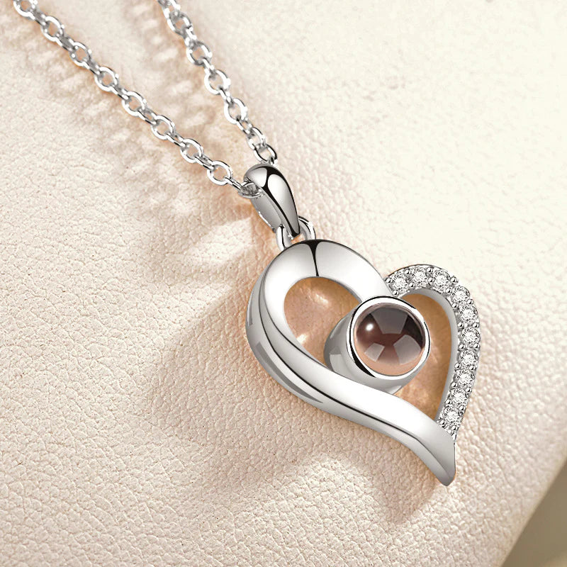 Collar con proyección "Te amo" en 100 idiomas